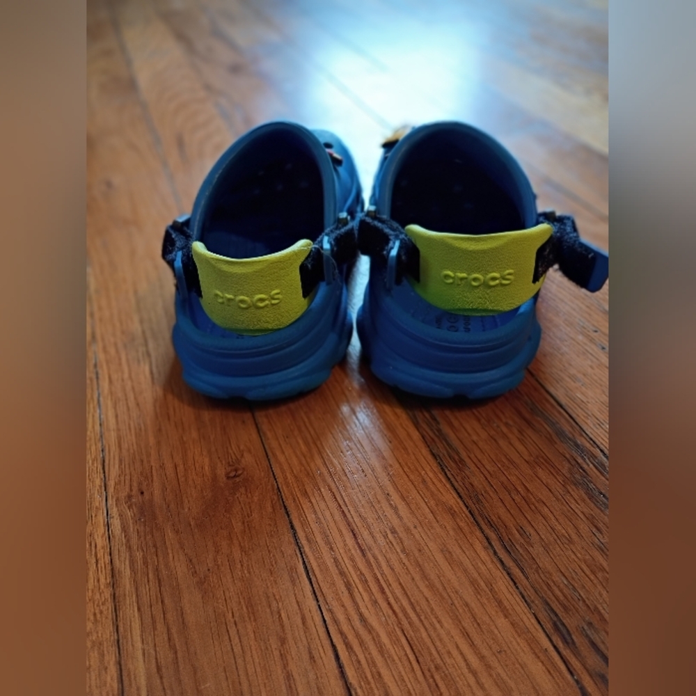 Little Kids Adjustable Crocs Size 11 With Jibbitz - Picture 2 of 5